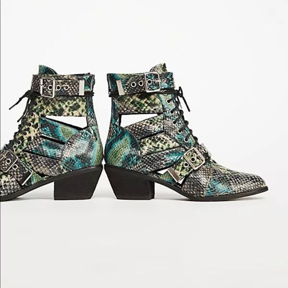 Jeffrey Campbell Raider Lace-Up Boot Snake Print - Picture 8 of 8